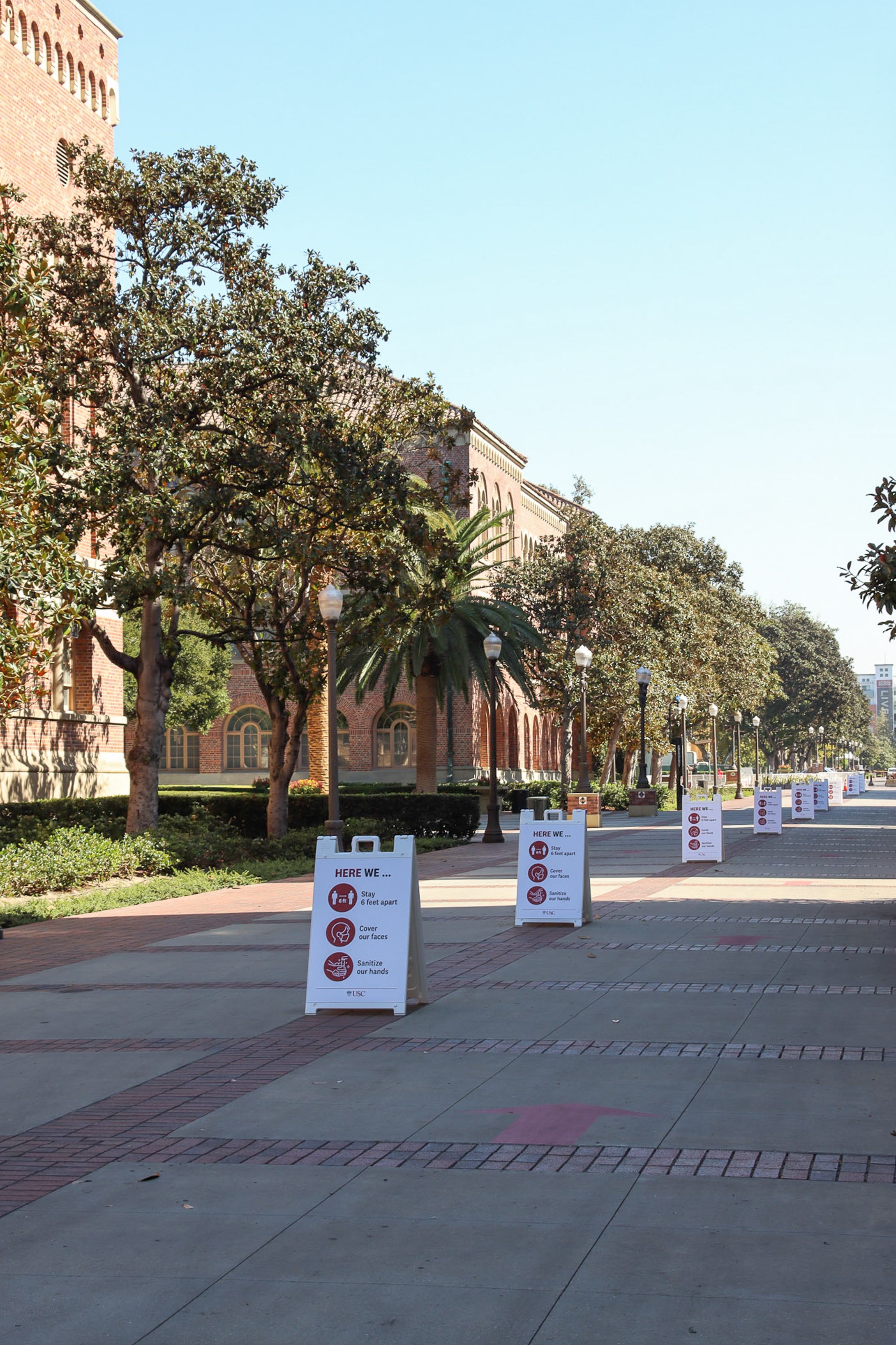 Empty USC pathway with Covid-19 signs